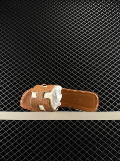 Hermes Vacation Home Essentials Flat Slippers with Large Soles