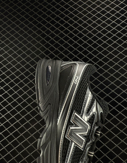 New Balance Retro Black Sneakers