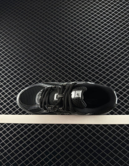 New Balance Retro Black Sneakers