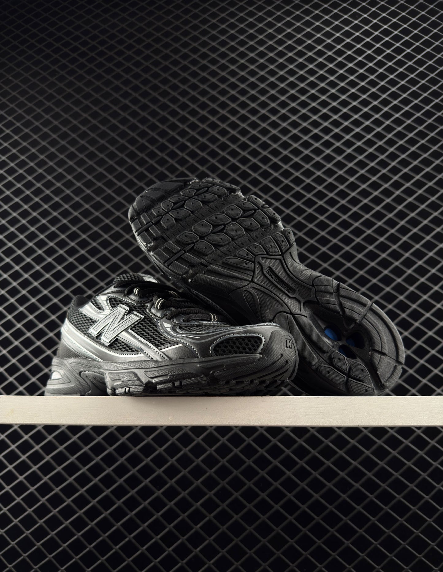 New Balance Retro Black Sneakers