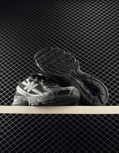 New Balance Retro Black Sneakers
