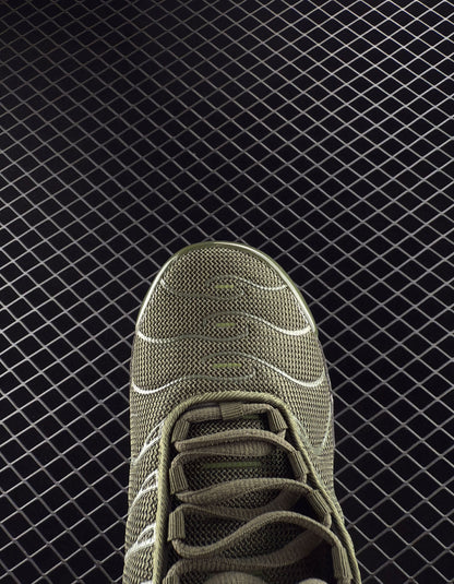 Nike Classic Color Sneakers