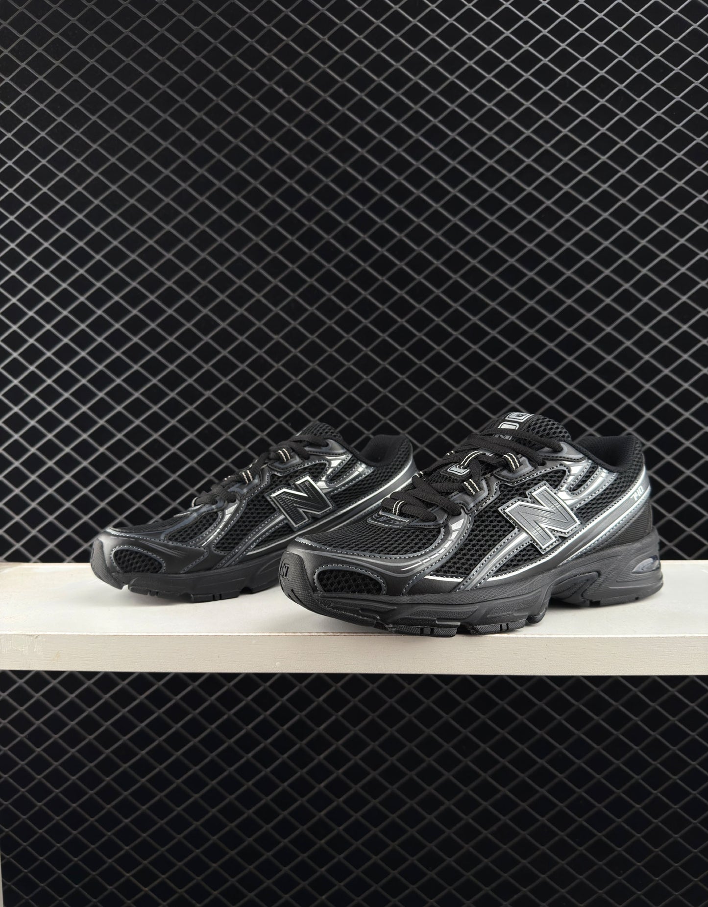 New Balance Retro Black Sneakers