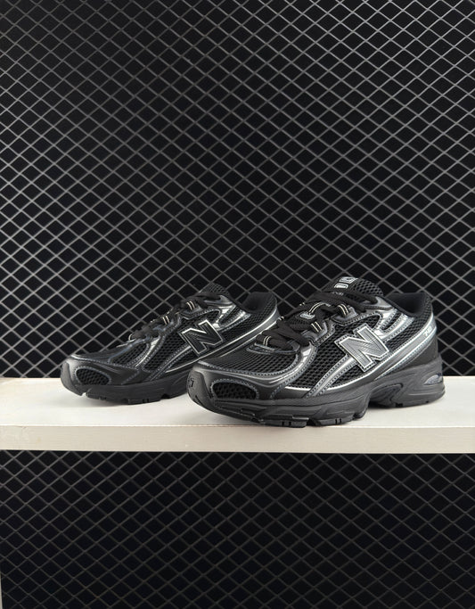 New Balance Retro Black Sneakers