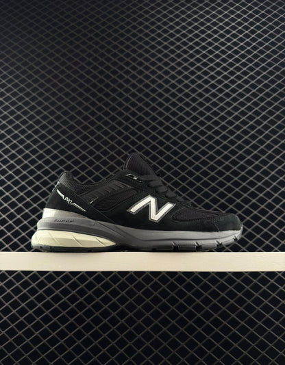 New Balance Classic Retro Black Sneakers