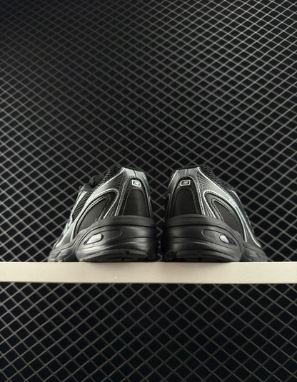 New Balance Retro Black Sneakers