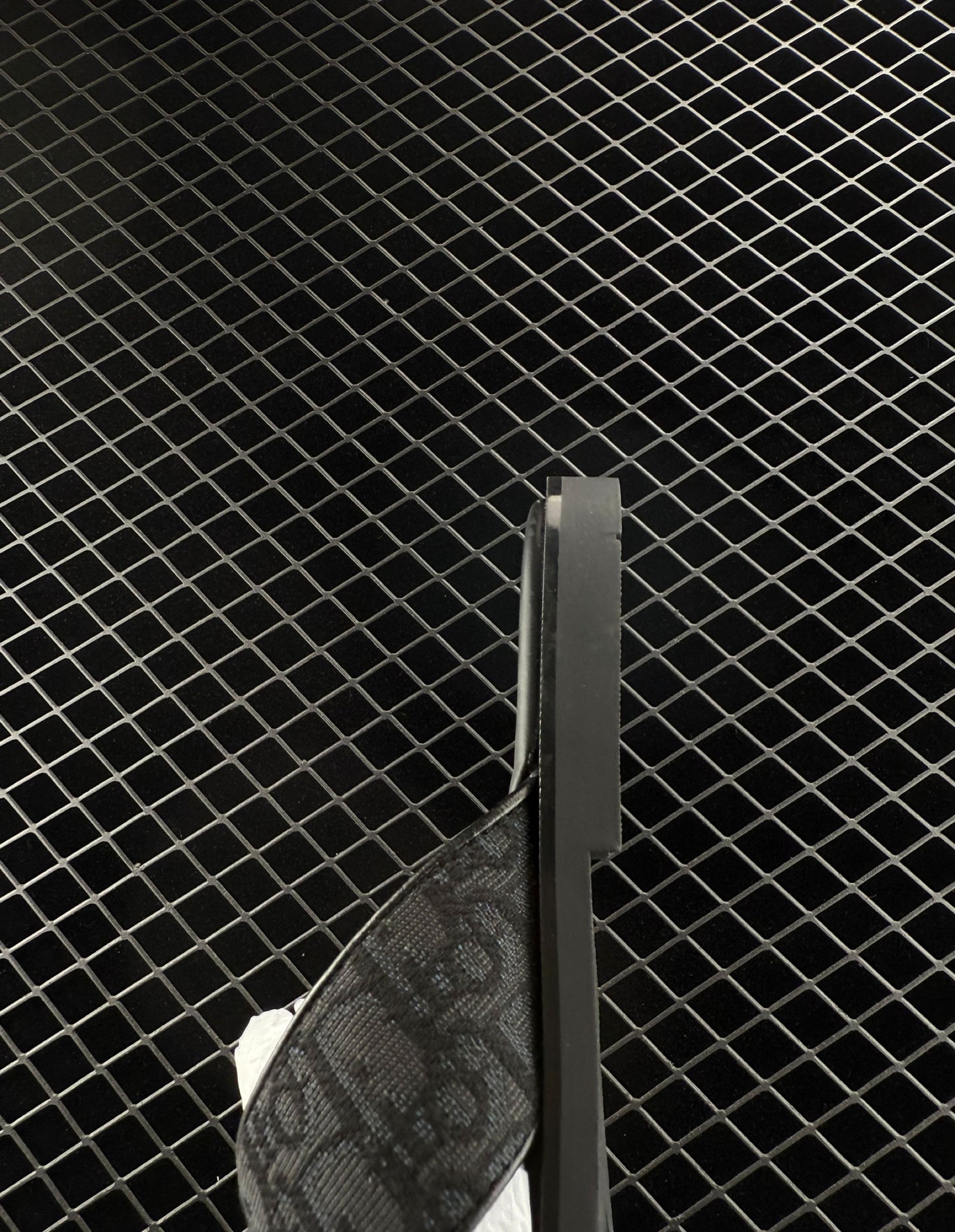 Dior Men's Cross-Bottom Slippers