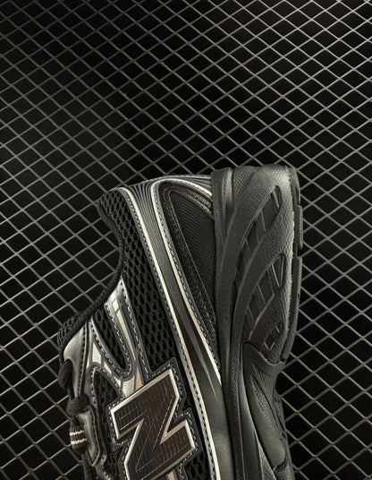 New Balance Retro Black Sneakers