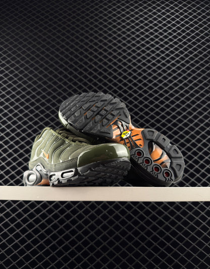 Nike Classic Color Sneakers